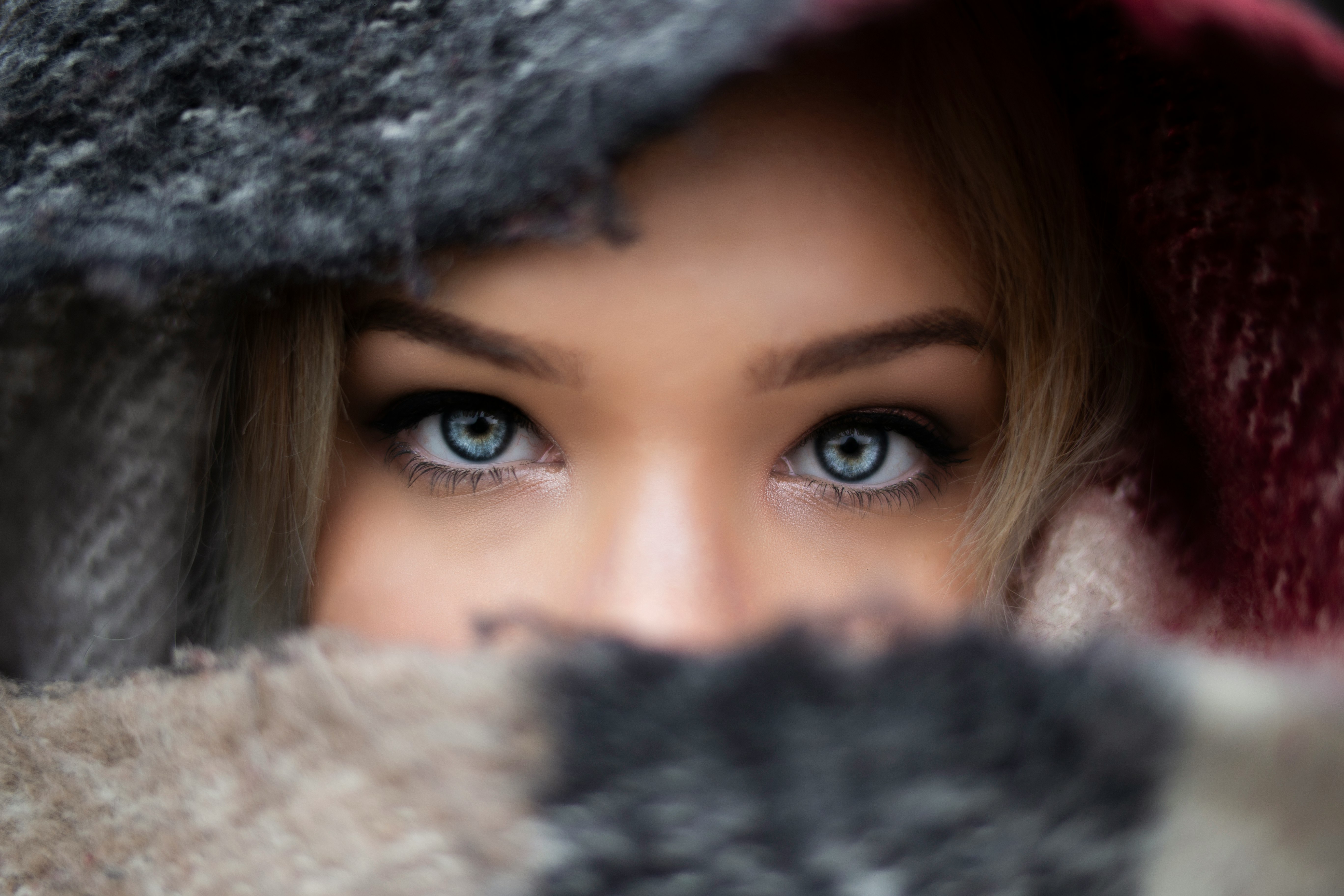 woman with brown eyes and brown eyes